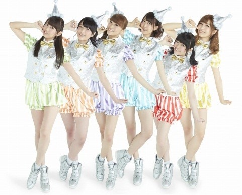 ライブを行うi☆Ris。