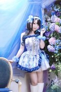 ライブを行うRay。