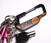 「UMRカラビナ」の使用イメージ。(c)2015 サンカクヘッド／集英社・「干物妹！うまるちゃん」製作委員会