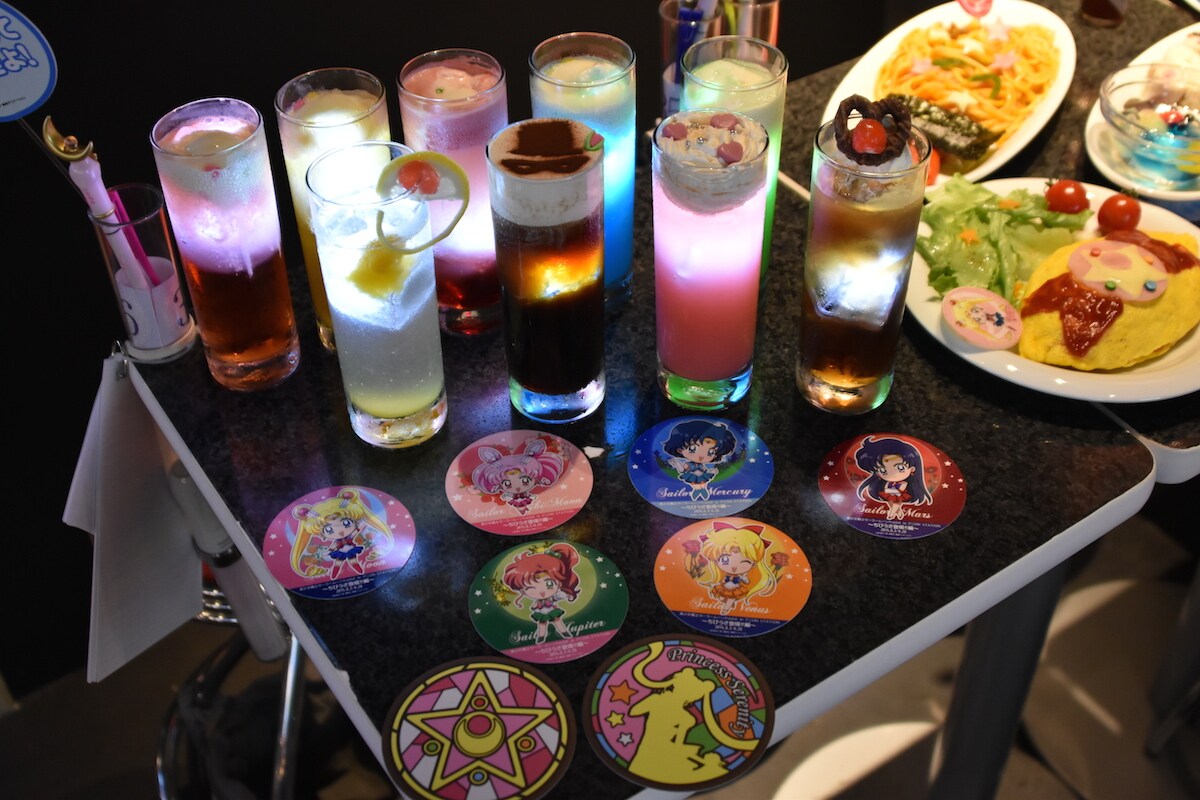 “うさぎの出来そこないオムライス”などフードも！セーラームーンカフェ再び