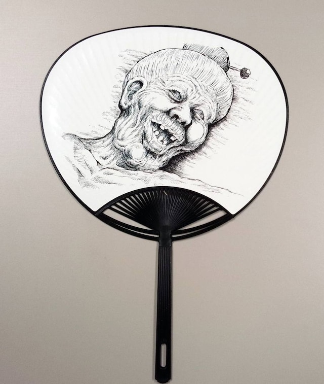 「特製ババアうちわ」。※開発段階のイメージ