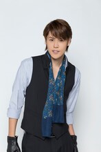 イケメン仮面アマイマスク役を演じる宮野真守。