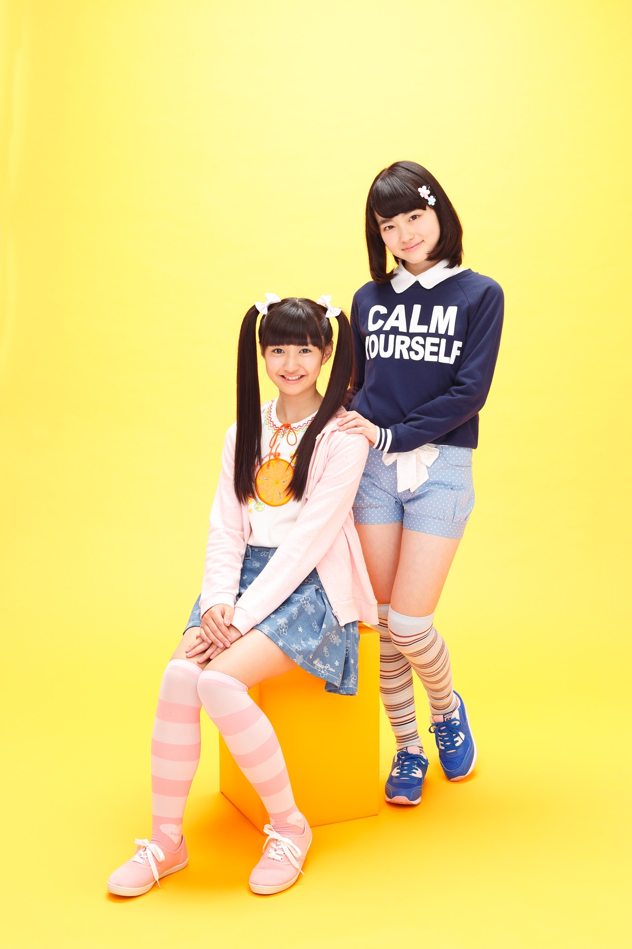 左から花日役の田口乙葉、結衣役の山田杏奈。