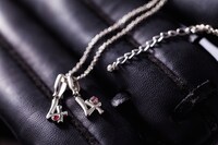 「ダイヤのA ナンバーネックレス」の亮介&春市セット。