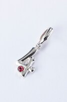 亮介のペンダントトップ。