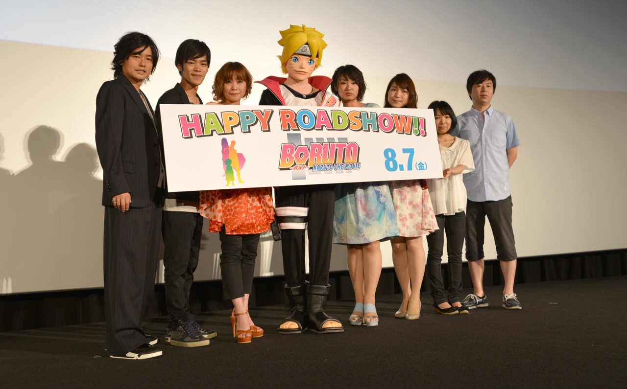 「BORUTO -NARUTO THE MOVIE-」初日カウントダウン舞台挨拶の様子。左から森久保祥太郎、小野賢章、竹内順子、ボルトの着ぐるみ、三瓶由布子、中村千絵、菊池こころ、岸本斉史。