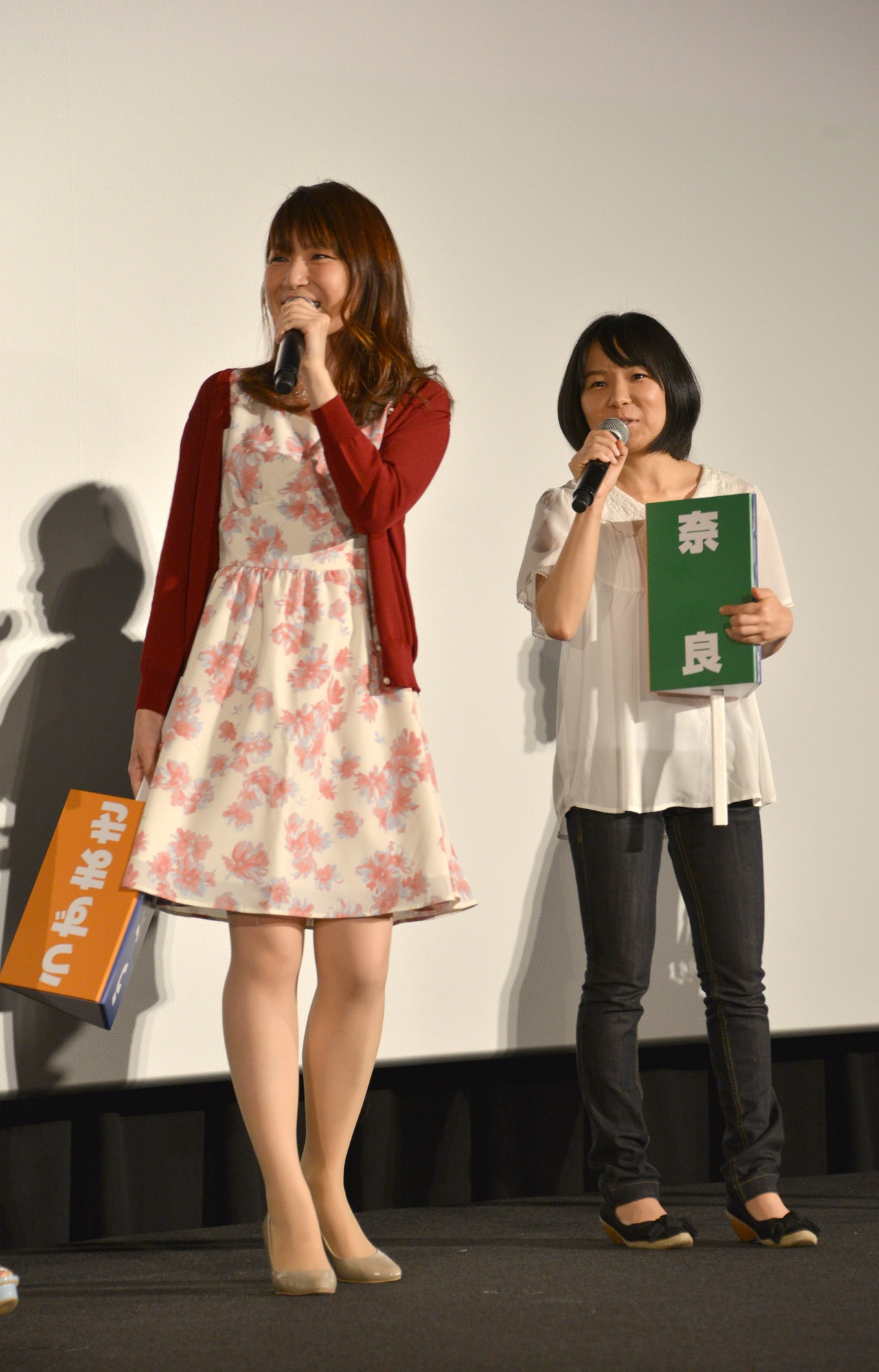 左から中村千絵、菊池こころ。