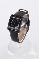 土方モデルのリストウォッチ。