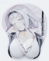 小学館のブースにて販売される「下ネタという概念が存在しない退屈な世界」の「アンナのおっぱいマウスパッド 」。霜月えいと描き下ろし。