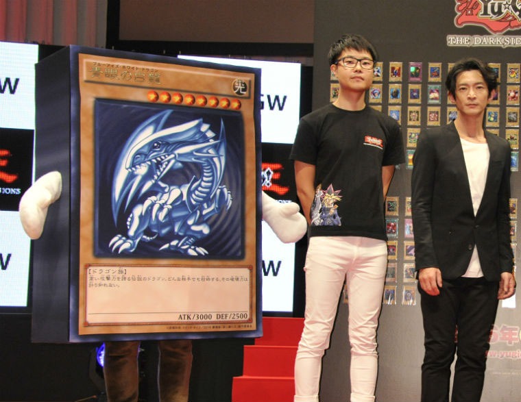 「Yu-Gi-Oh! World Championship 2015」より。右端が津田健次郎。