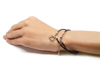 「美遊のブレスレット」を着用した様子。