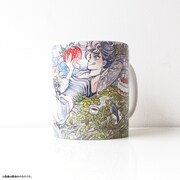 1巻カバーイラストを使用した「マグカップ（1巻表紙）」。持ち手を右にして見た様子。