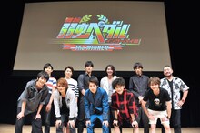 （上段左から）待宮栄吉役の山本侑平、新開隼人役の宮崎秋人、福富寿一役の滝川英治、金城真護役の郷本直也、御堂筋翔役の村田充、西田シャトナー。（下段左から）黒田雪成役の秋元龍太朗、泉田塔一郎役の河原田巧也、小野田坂道役の村井良大、鳴子章吉役の鳥越裕貴、水田信行役の桝井賢斗。