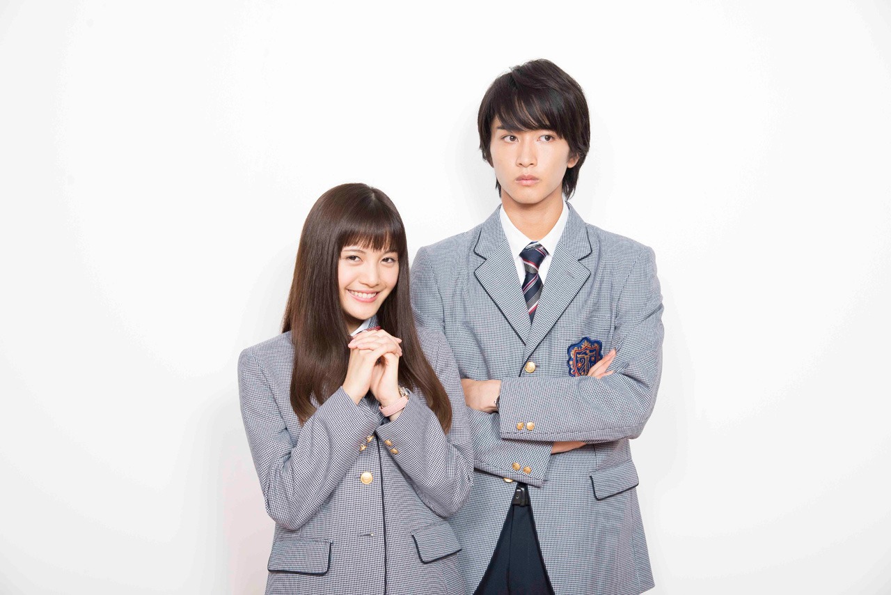 左から、相原琴子役の美沙玲奈、入江直樹役の佐藤寛太（劇団EXILE）。