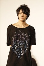 「舞台の最中、クナイが飛んでってしまっていったことがあった」というエピソードを繰り返し語ろうとしていた佐藤流司。