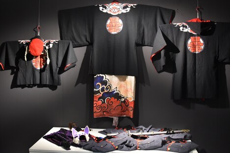 舞台「曇天に笑う」で使用された衣装。