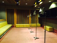 アフレコ現場の写真。