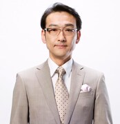 佐々木和男役を演じる吹越満。