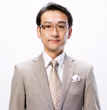 佐々木和男役を演じる吹越満。