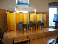 マンガ家たちが登壇したステージ。