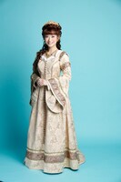 唯月ふうか演じるビアンカ・カスターニ。