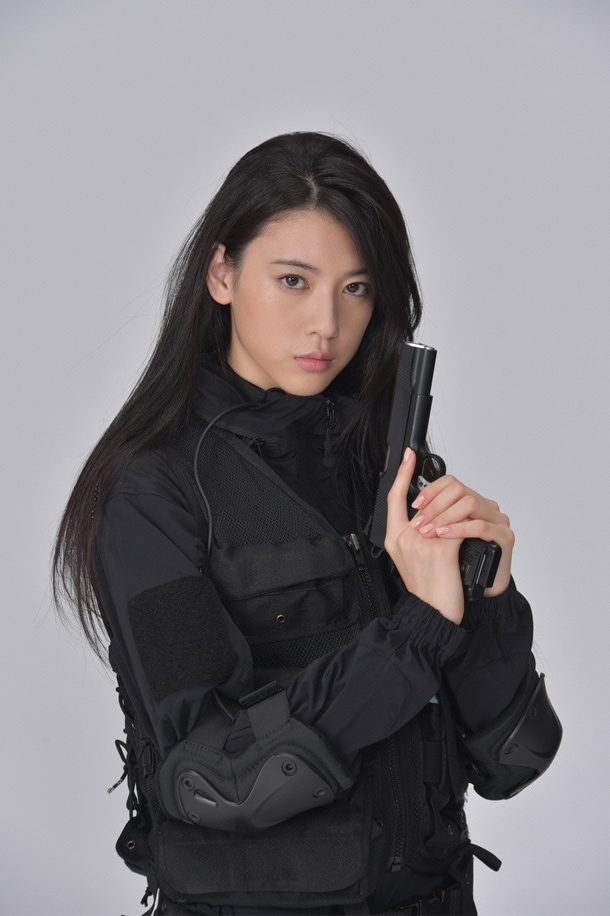 香瑩(シャンイン)役を演じる三吉彩花。