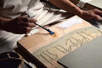 「ドラえもん 浮世絵木版画（富嶽三十六景 程ヶ谷）」制作の様子。