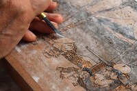 「ドラえもん 浮世絵木版画（富嶽三十六景 程ヶ谷）」制作の様子。