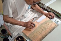 「ドラえもん 浮世絵木版画（富嶽三十六景 程ヶ谷）」制作の様子。