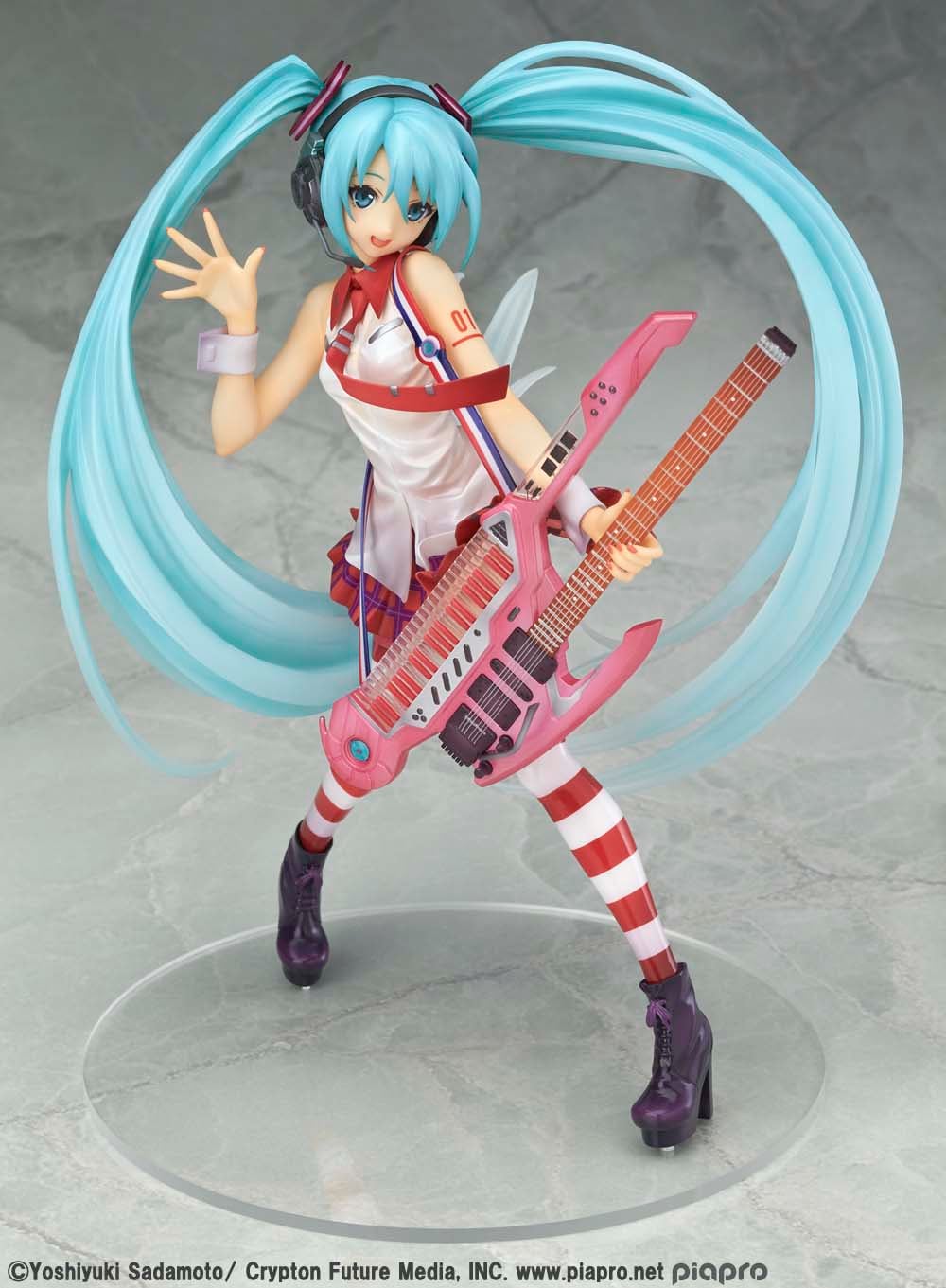 貞本義行が描いた初音ミクを緻密に立体化！A3タペストリーの特典も