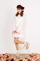 「襟付きカーディガン」と「クッキーリボンスカート」。