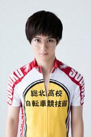 小野田坂道役の小越勇輝。