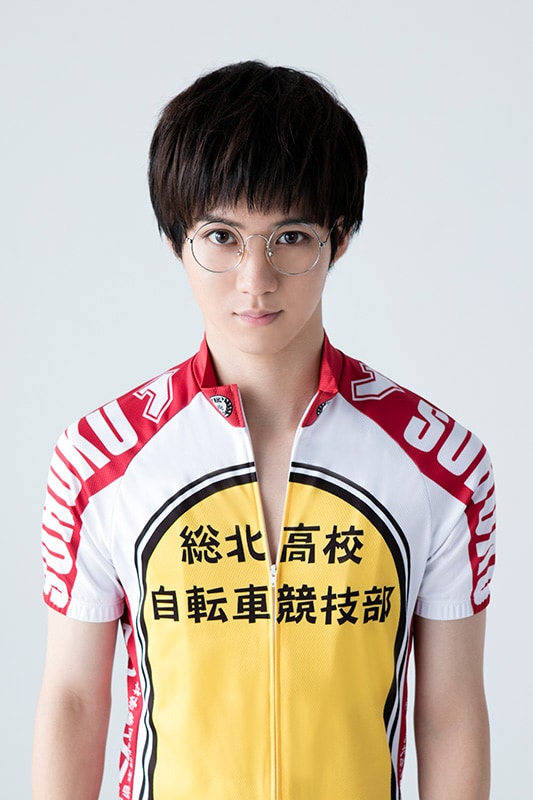 小野田坂道役の小越勇輝。