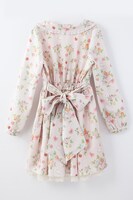 ローズワンピースのピンクベージュ。