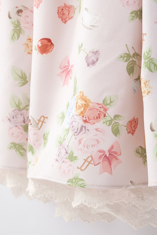 ローズワンピースのピンクベージュ。