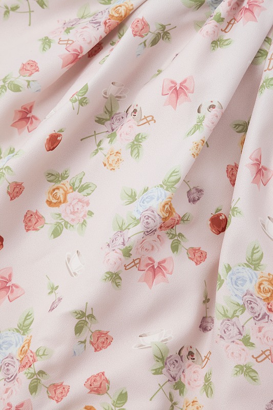 ローズワンピースのピンクベージュ。