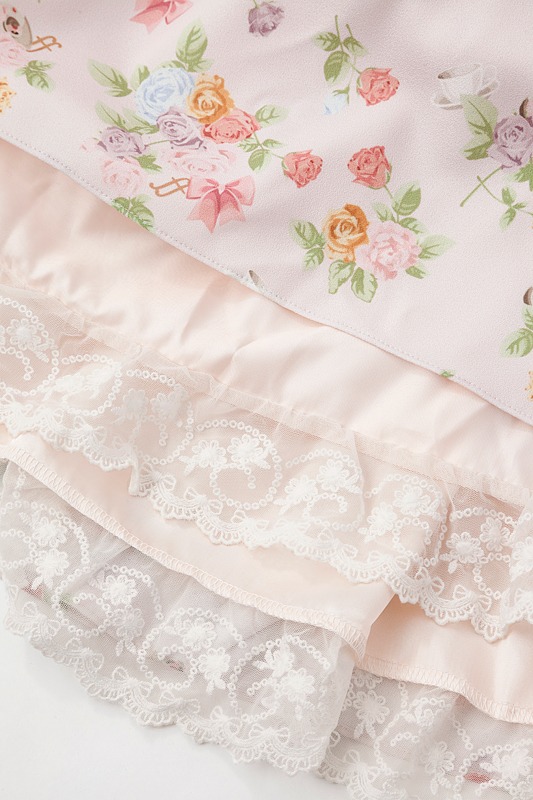 ローズワンピースのピンクベージュ。