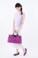 バッグとパンプスの着用例。