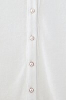 「襟付きカーディガン」のホワイト。