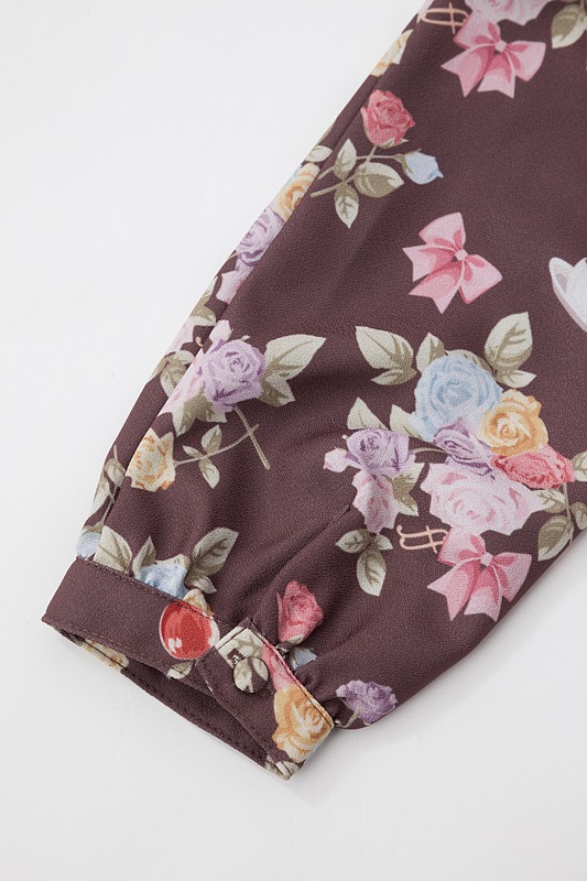 ローズワンピースのブラウン。