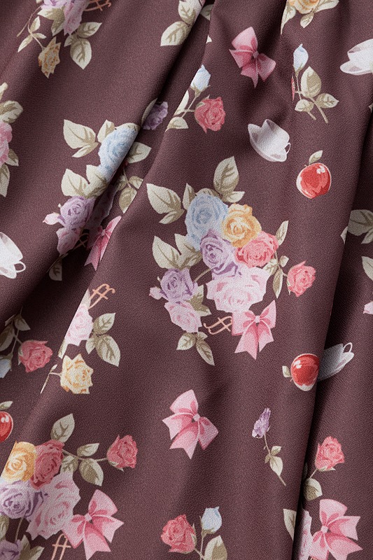 ローズワンピースのブラウン。