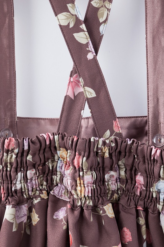 「トップス＆ジャンパースカートセット」のブラウン。