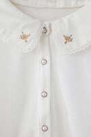 「襟付きカーディガン」のホワイト。