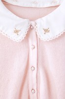 「襟付きカーディガン」のピンク。