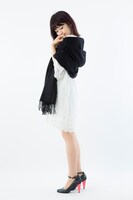 ルルーシュ・ランペルージモデル フード付きストールの着用例。