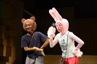 「増田こうすけ劇場 ギャグマンガ日和」公開稽古の様子。