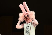 「増田こうすけ劇場 ギャグマンガ日和」公開稽古の様子。