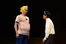 「増田こうすけ劇場 ギャグマンガ日和」公開稽古の様子。