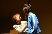 「増田こうすけ劇場 ギャグマンガ日和」公開稽古の様子。