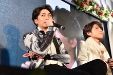 （左から）道明寺司役の松下優也と花沢類役の白洲迅。